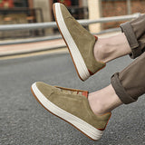 MEESTELE NAHKSIKUD SLIP-ON KINGAD